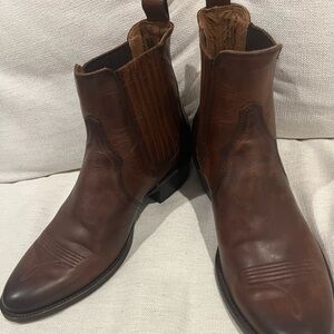 Men’s Frye Grady chelsea 13 boot. Cognac pull on. Leather